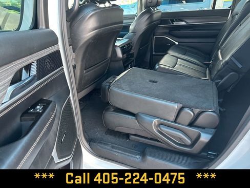 Used 2024 Jeep Wagoneer L Series II w/ Flexible Seating Group AWD/4WD image 24