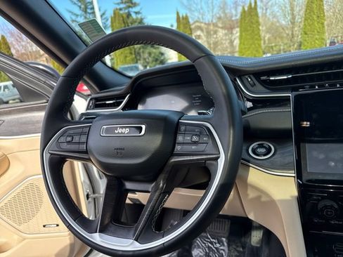 Used 2023 Jeep Grand Cherokee 4WD 4xe w/ Luxury Tech Group II image 16