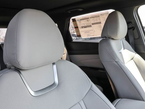 Certified 2025 Hyundai Tucson Limited AWD/4WD image 40