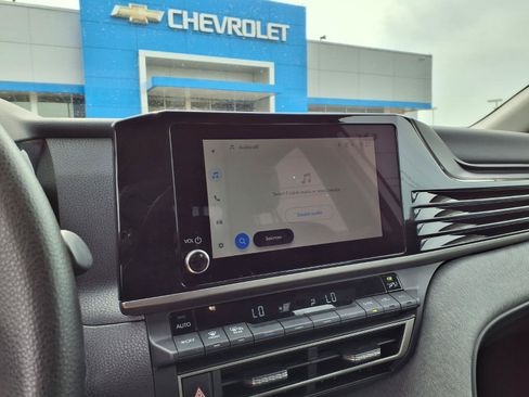 Used 2025 Toyota Camry LE w/ Convenience Package FWD image 4