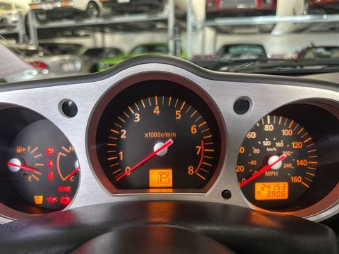 Used 2004 Nissan 350Z Enthusiast w/ Side Airbags Pkg image 56