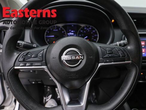 Used 2022 Nissan Kicks S FWD image 10