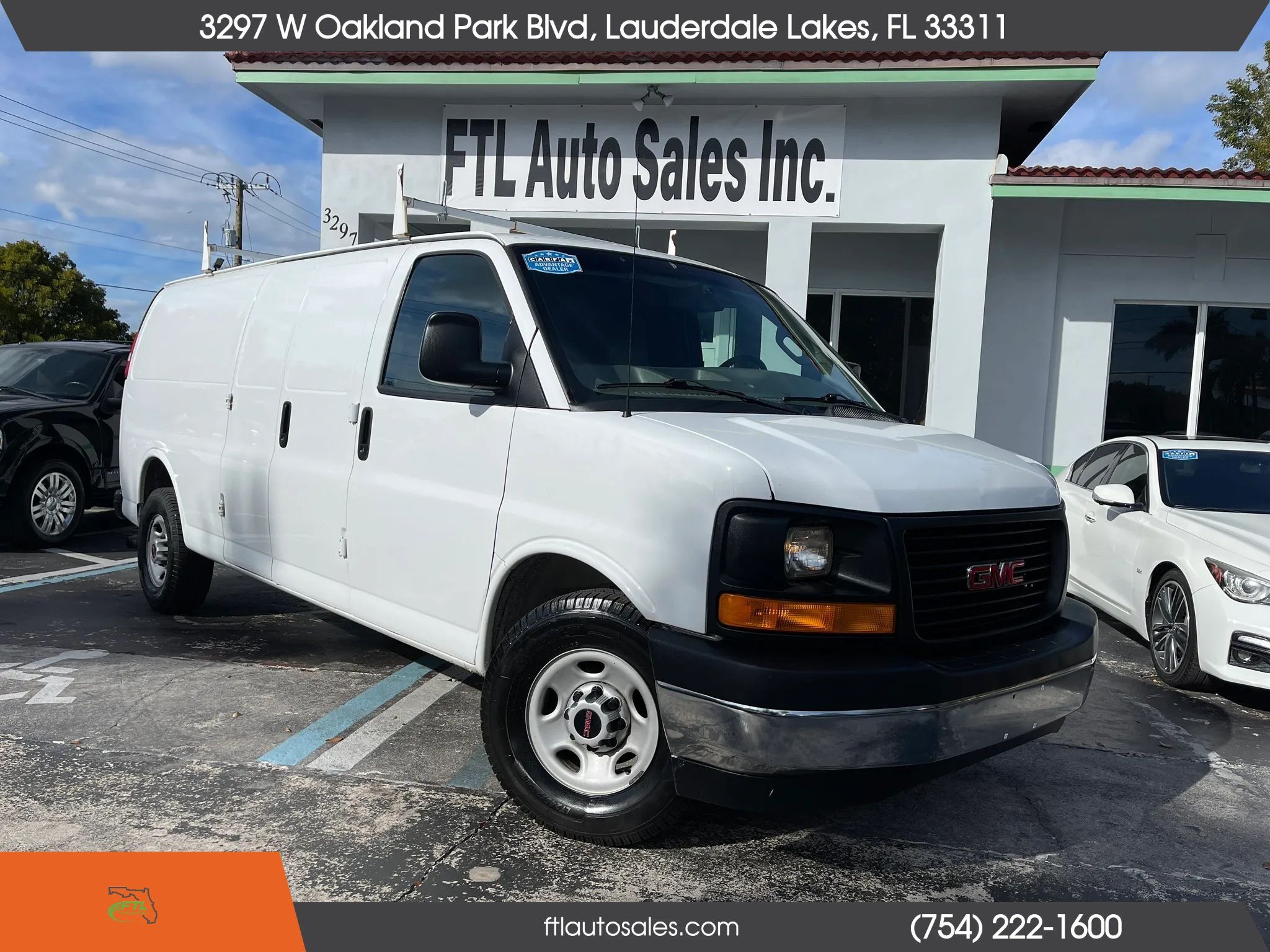 Used 2017 GMC Savana 3500 Extended RWD image 2