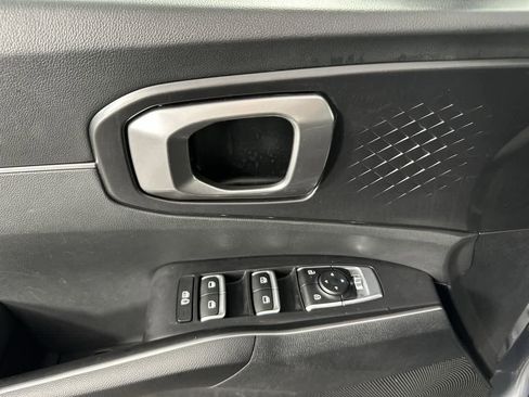 Used 2024 Kia Sorento S image 16