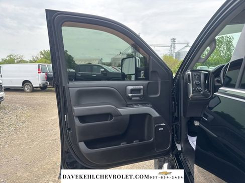 Used 2017 Chevrolet Silverado 2500 LTZ w/ Duramax Plus Package AWD/4WD image 18