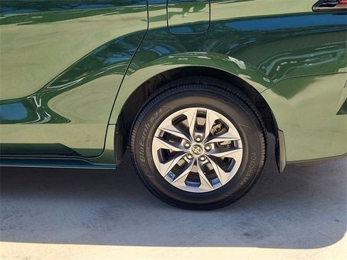 Used 2024 Toyota Sienna XLE image 19