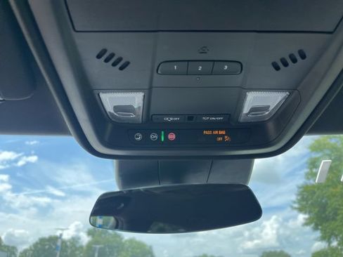 Used 2025 Cadillac XT4 Premium Luxury FWD image 29