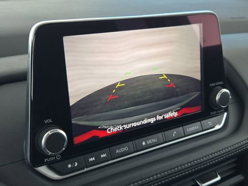 Used 2025 Nissan Rogue SV image 20