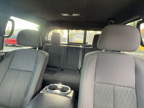 Used 2019 Nissan Titan SV w/ SV Convenience Package image 30