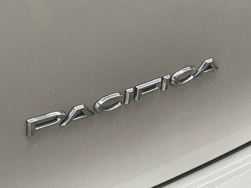 Used 2019 Chrysler Pacifica Touring Plus w/ Advanced Safetytec Group image 24