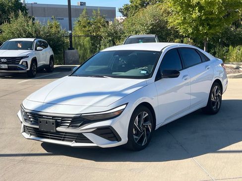 Certified 2025 Hyundai Elantra Sport FWD image 5