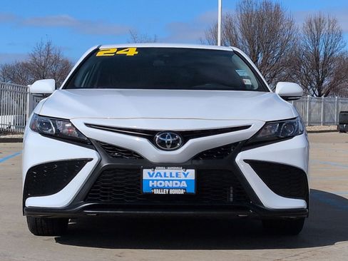 Used 2024 Toyota Camry SE image 2