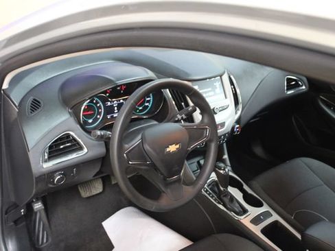 Used 2018 Chevrolet Cruze LS FWD image 14