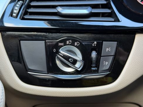 Used 2019 BMW 530i w/ Executive Package image 24