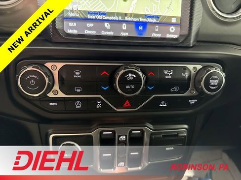 Used 2023 Jeep Wrangler Sahara image 30