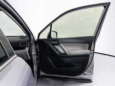 Used 2017 Subaru Forester 2.5i Limited image 31