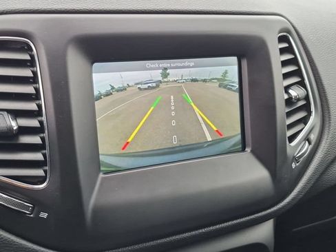 Used 2018 Jeep Compass Latitude w/ Popular Equipment Group AWD/4WD image 24