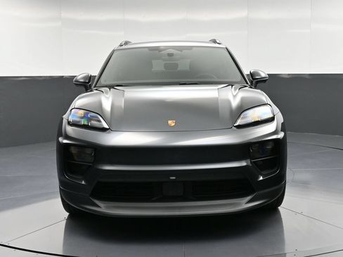 Certified 2025 Porsche Macan Electric RWD image 11