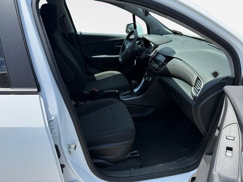 Used 2020 Chevrolet Trax LS w/ Tint and Cruise Package AWD/4WD image 25