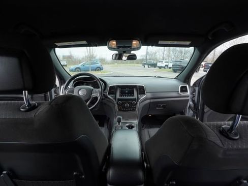 Used 2020 Jeep Grand Cherokee Laredo image 24