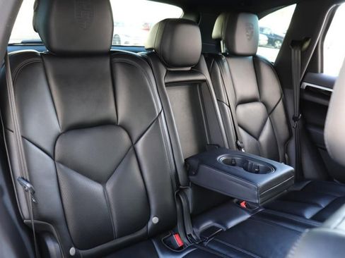 Used 2018 Porsche Cayenne Platinum Edition w/ Premium Package image 29