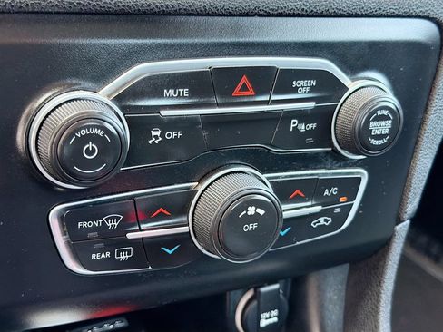 Used 2023 Dodge Charger SXT RWD image 15