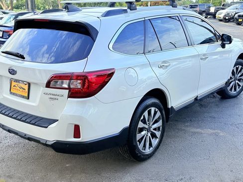 Used 2017 Subaru Outback 3.6R Touring AWD/4WD image 9