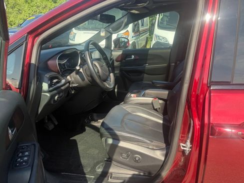 Used 2019 Chrysler Pacifica Touring-L FWD image 5