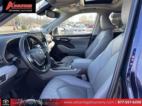 Used 2023 Toyota Highlander Limited image 17