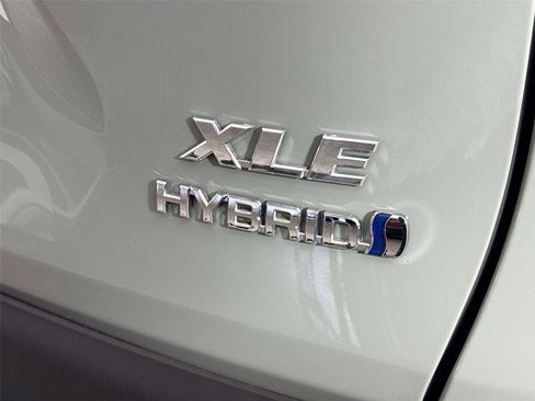 Certified 2022 Toyota RAV4 XLE Premium AWD/4WD image 13