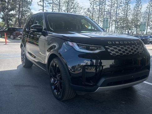Used 2024 Land Rover Discovery S image 2