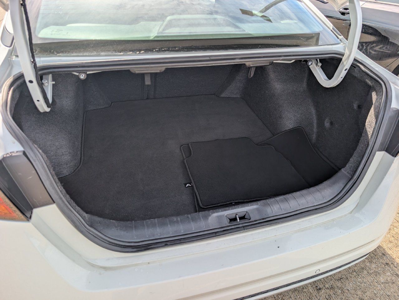 Used 2025 Nissan Altima 2.5 SV FWD image 28