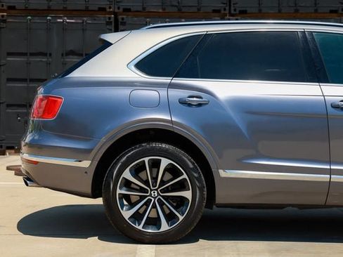 Used 2018 Bentley Bentayga AWD/4WD image 33