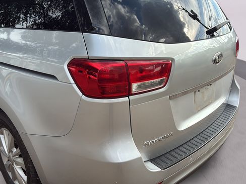 Used 2017 Kia Sedona LX w/ LX Essentials Premium Package FWD image 39