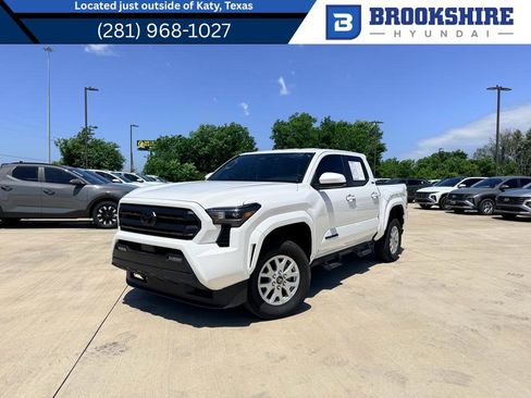 Used 2025 Toyota Tacoma SR5 RWD image 1