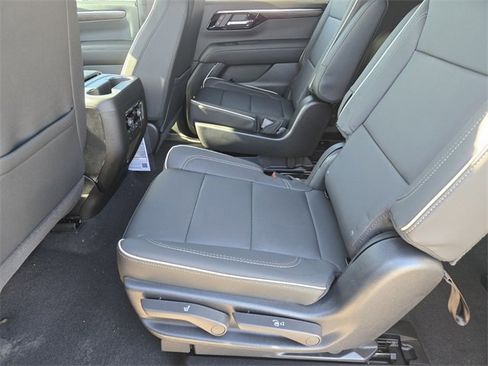 New 2025 Chevrolet Suburban Premier image 7