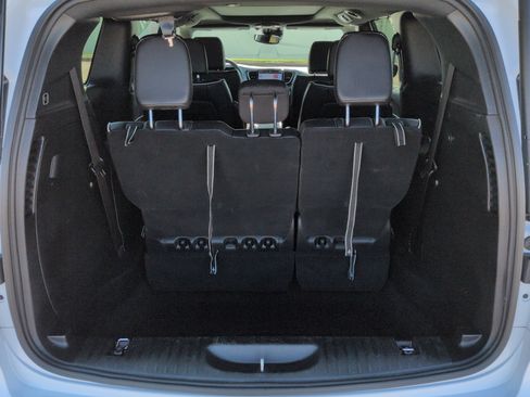 Used 2025 Chrysler Pacifica Limited FWD image 11