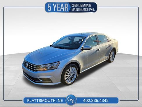 Used 2017 Volkswagen Passat 1.8T SE image 1