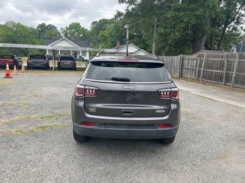 Used 2019 Jeep Compass Latitude w/ Cold Weather Group FWD image 32
