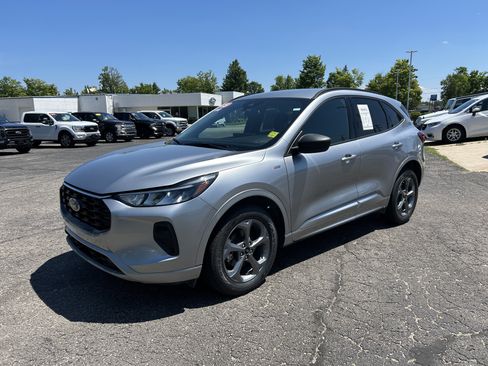 Used 2023 Ford Escape ST-Line w/ Tech Pack #1 AWD/4WD image 7