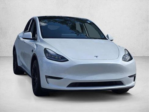 Used 2023 Tesla Model Y Long Range AWD/4WD image 3