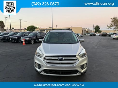 Used 2019 Ford Escape SEL FWD image 2