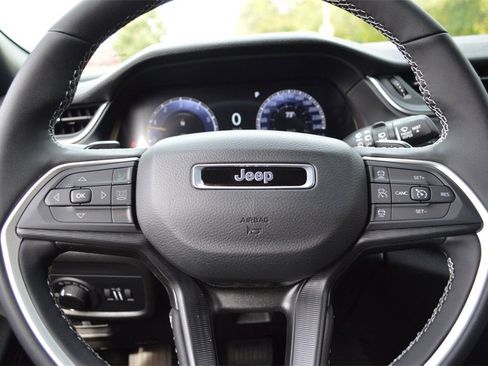 New 2025 Jeep Grand Cherokee Altitude image 14