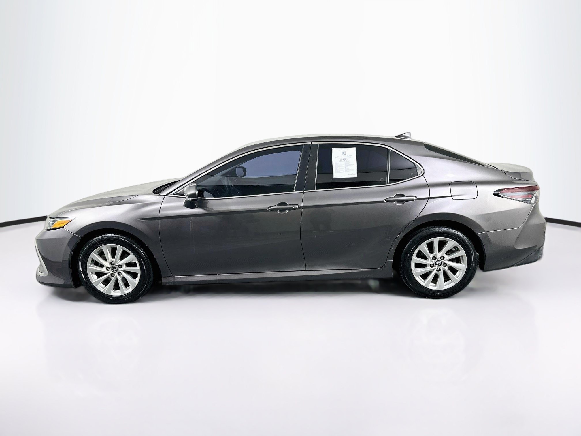 Used 2023 Toyota Camry LE FWD image 4