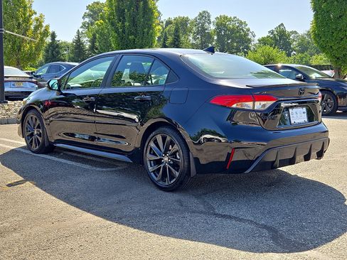 Used 2023 Toyota Corolla SE w/ SE Premium Package FWD image 4