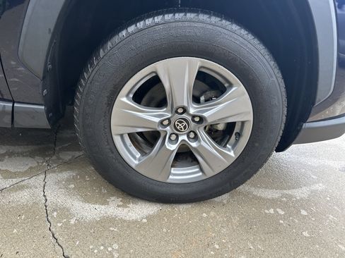 Used 2022 Toyota RAV4 XLE AWD/4WD image 31