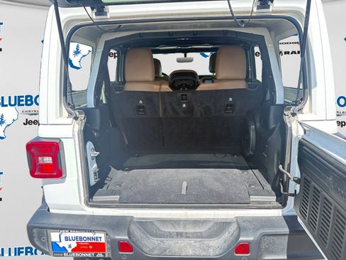 Certified 2020 Jeep Wrangler Unlimited Sahara AWD/4WD image 22