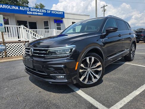 Used 2020 Volkswagen Tiguan SEL Premium R-Line w/ 3rd Row Seat Package AWD/4WD image 2