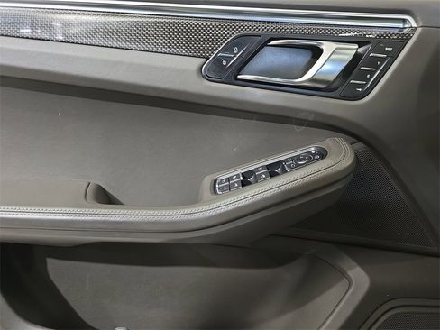 Used 2015 Porsche Macan S image 30