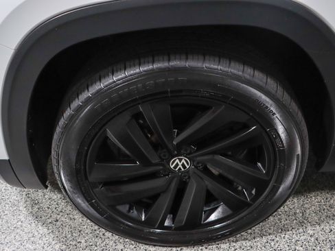 Used 2022 Volkswagen Atlas Cross Sport SE w/ Black Wheel Package AWD/4WD image 11